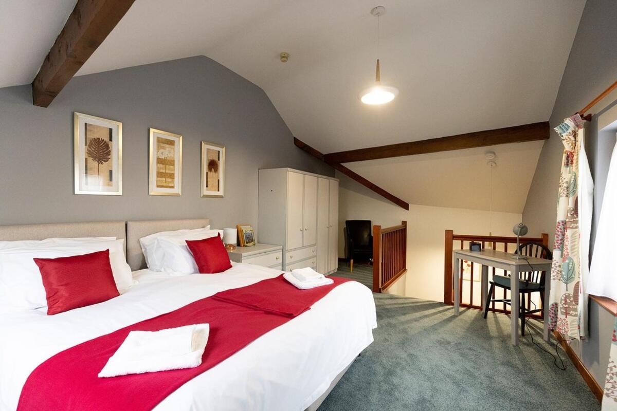 Katherines Court - Spacious Apartment With Rolling Hill Views Кендал Екстериор снимка
