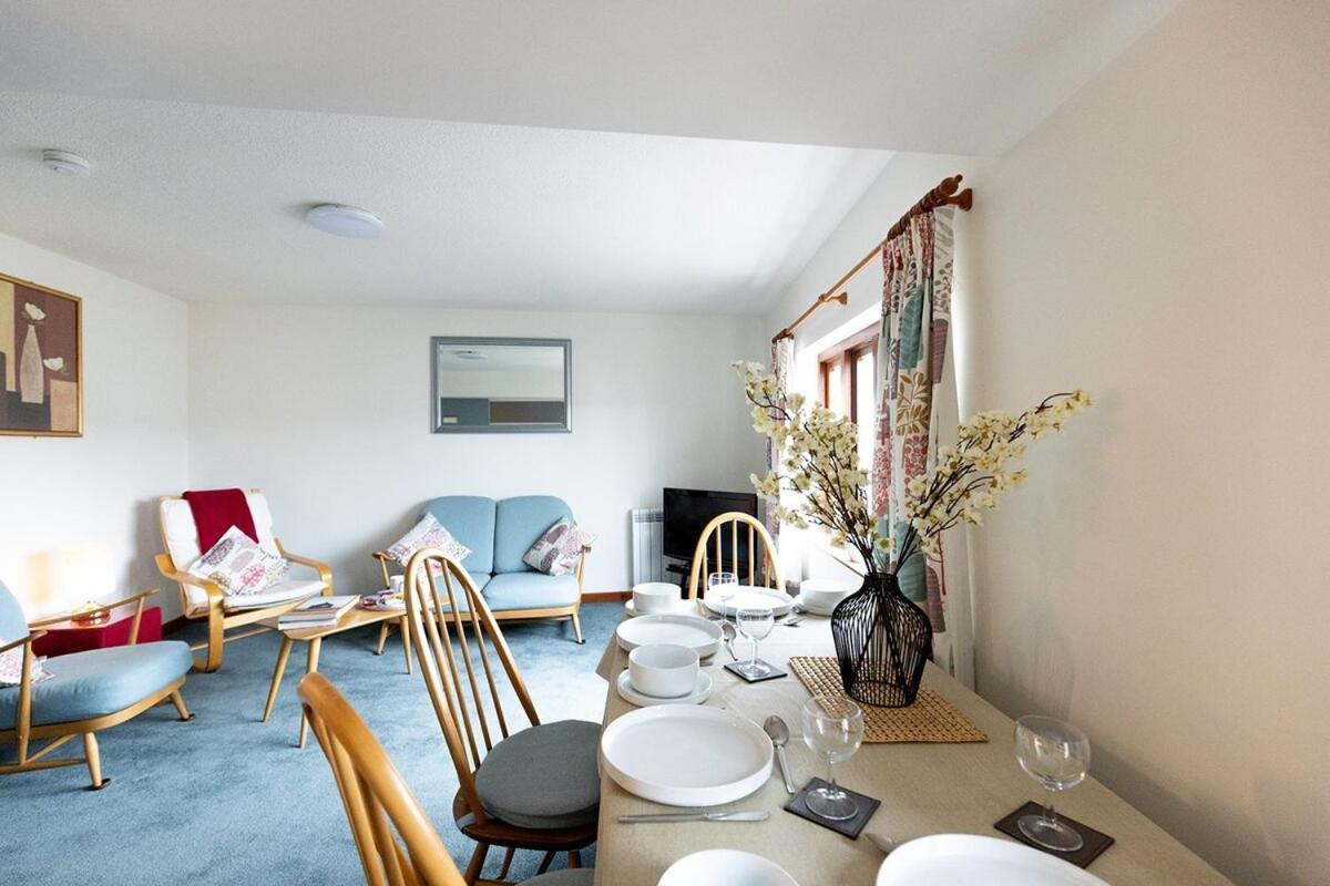 Katherines Court - Spacious Apartment With Rolling Hill Views Кендал Екстериор снимка